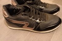 Schöne Sneakers gr.39 Schwarz Gold glänzend Niedersachsen - Wolfsburg Vorschau