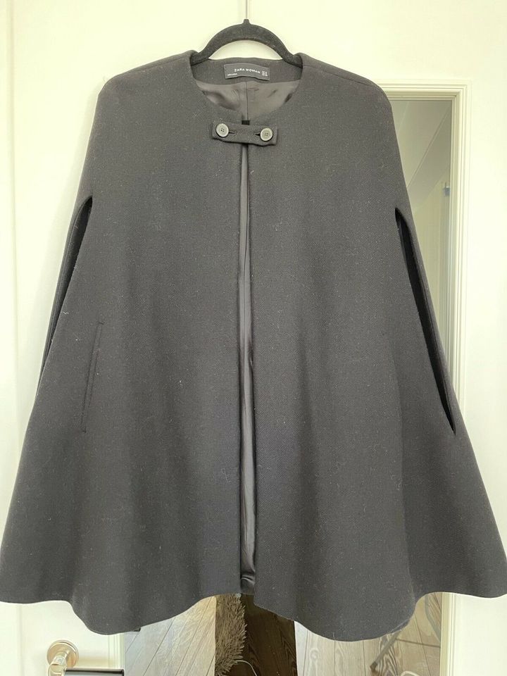 Zara Dinner Cape Poncho Totême Schwarz M neu in Lübeck