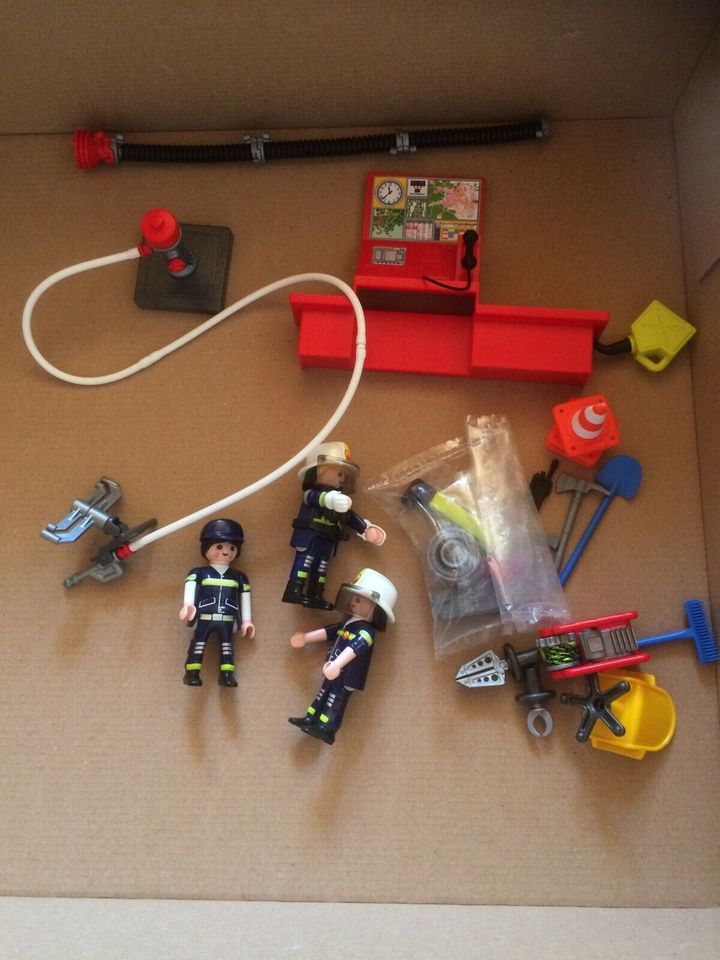 Playmobil Feuerwehrstation mit Feuerwehrauto in Dahlum