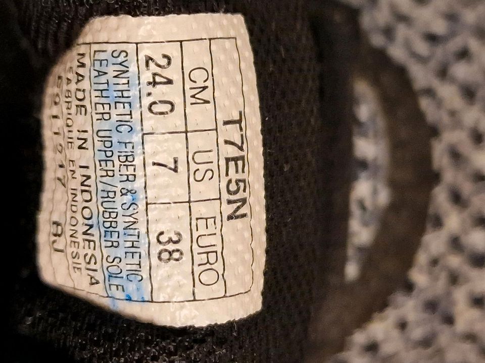 asics Turnschuhe Sneaker Sportschuhe Laufschuhe Größe 38 in Hamburg