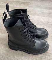 Dr. Martens Stiefel mono black schwarz Leder 38 / 37 Baden-Württemberg - Calw Vorschau