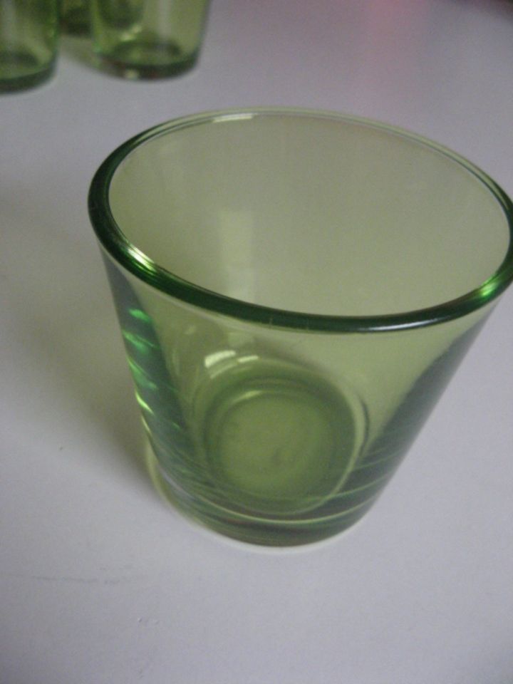 10 gleiche grüne Trink-Gläser ca. 150 ml --7 cm hoch in Ispringen