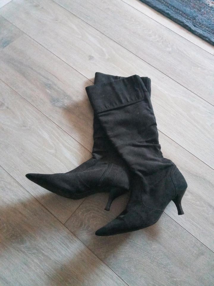 Wie neu Stiefel in Größe 38 von Zara in Heidelberg