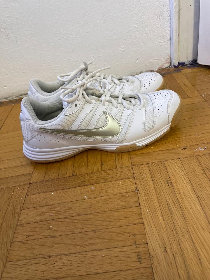 Nike court shuttle 3 sale