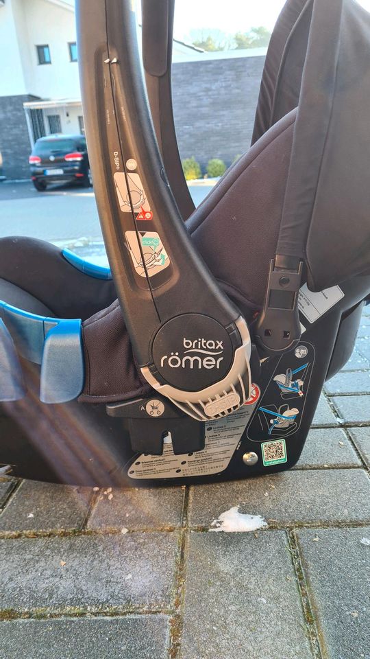 Schwarze Britax Römer Baby-Safe plus SHR II mit Isofix-Base in Danndorf