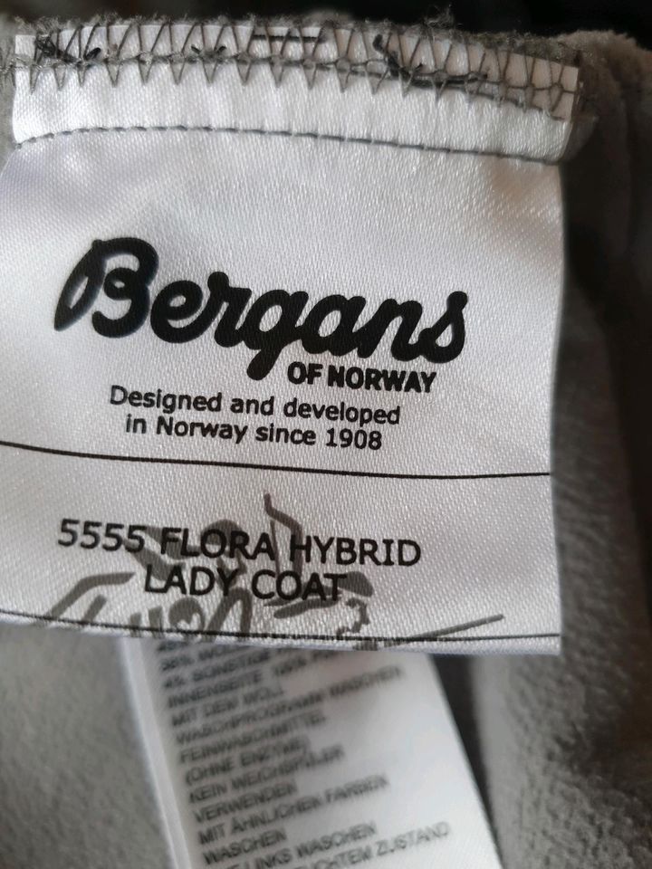 Bergans Hybrid Mantel in Endingen