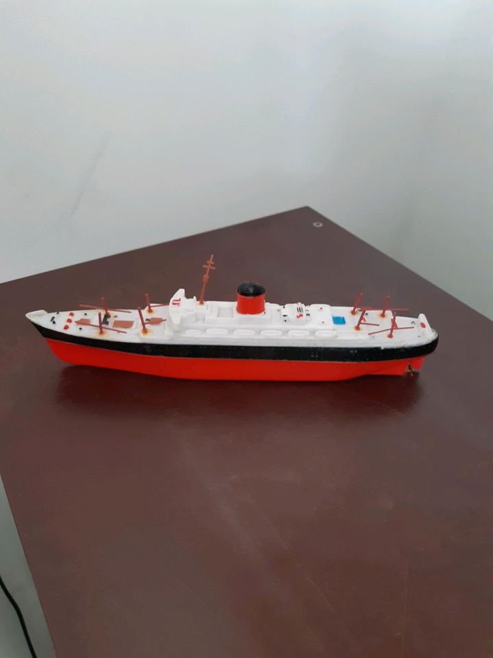 1/1250 Schiffsmodell France Passagierschiff 19 cm in Oberhausen