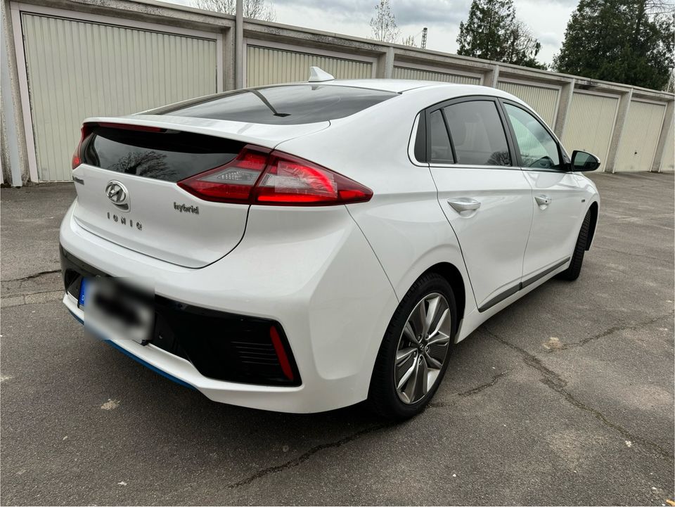 HYUNDAI IONIQ Premium HYBRID,Vollleder,Xenon,Navi,Scheckeft in Neuss