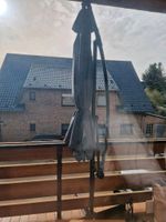 Grauer Sonnenschirm/Ampelschirm eckig 3m ausgeweitet Nordrhein-Westfalen - Vettweiß Vorschau