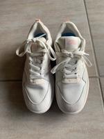 Nike Turnschuhe ungetragen Gr.40 Hessen - Alsbach-Hähnlein Vorschau