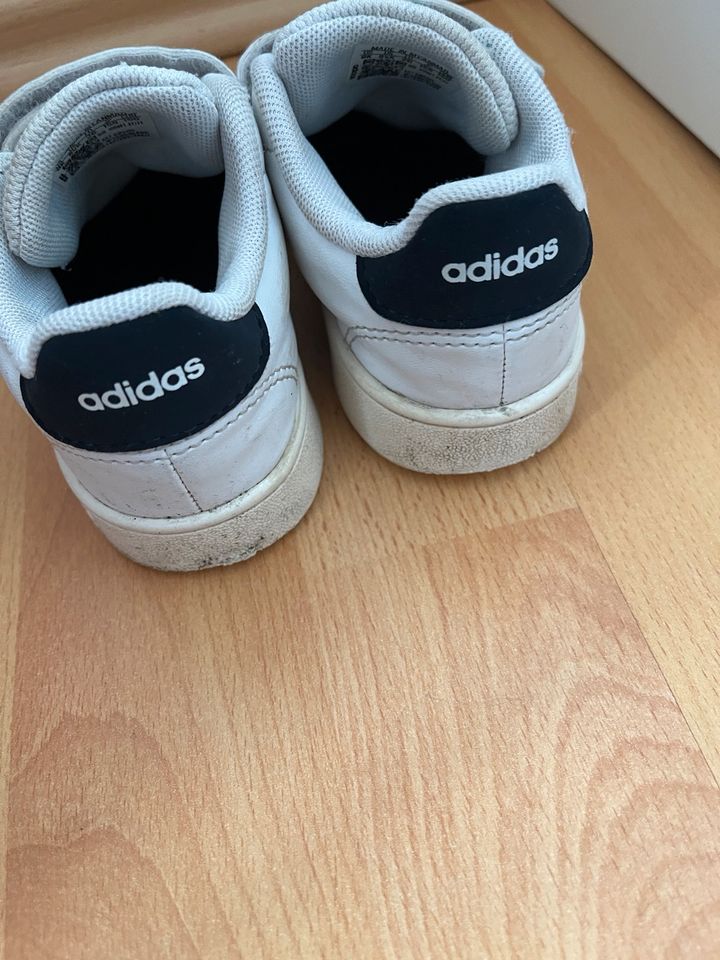 Adidas Schuhe Kinderschuhe gr 26 in Leverkusen