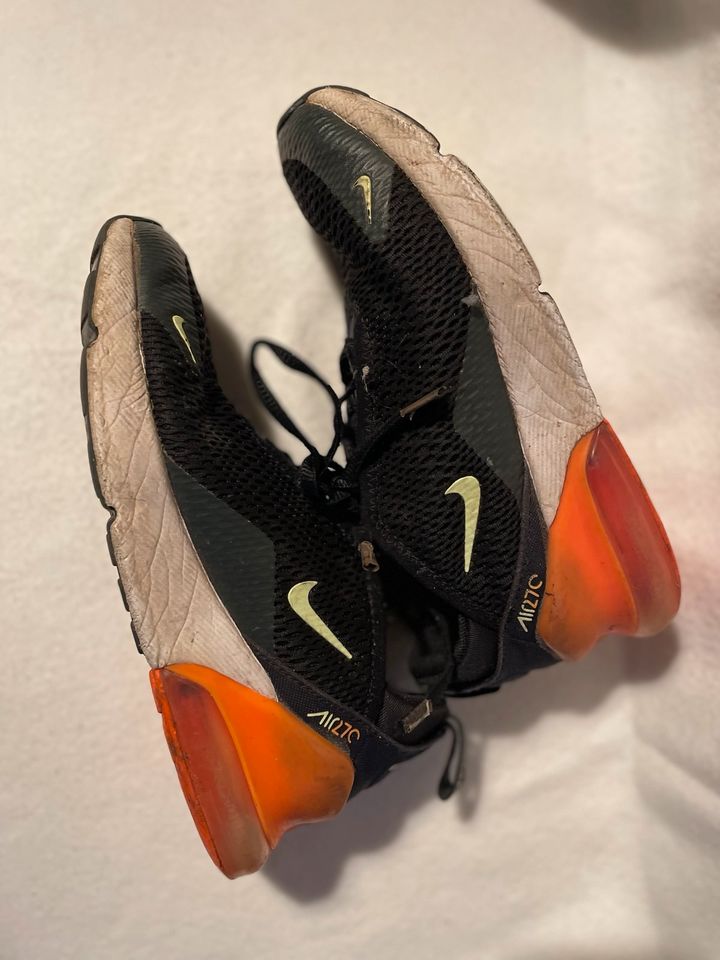 Nike 270 Größe 33,5 in Ratingen