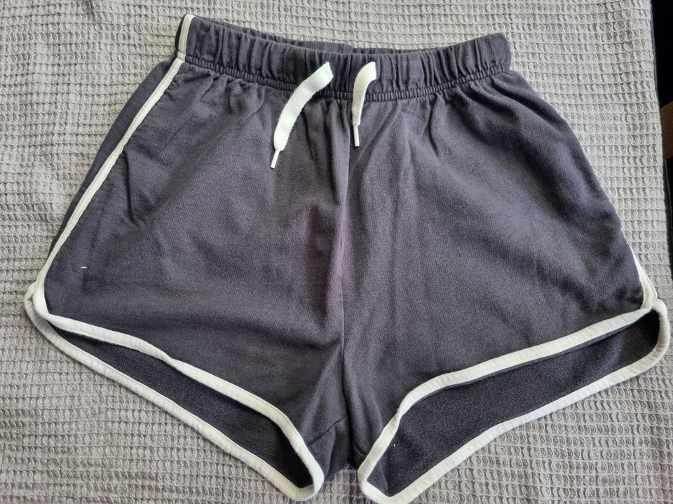 Sweatshort Gr. 164 / 170 H&M Shorts kurze Hose High Waist schwarz in Steinheim an der Murr