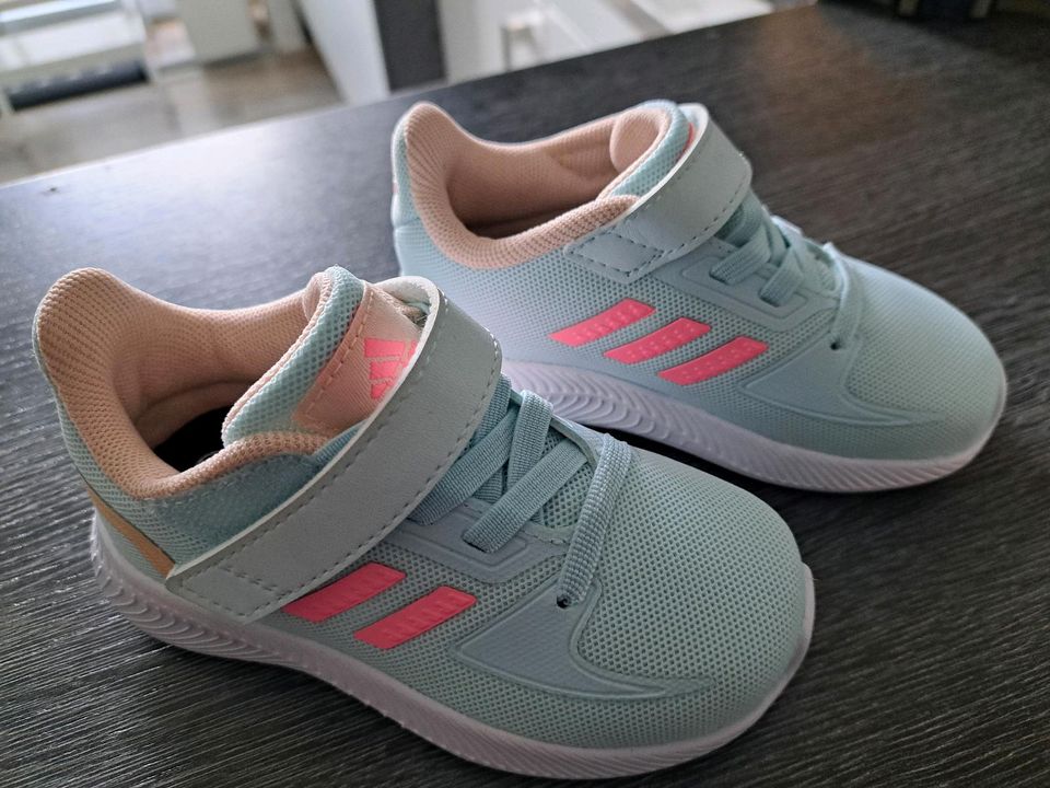 Adidas Kinderschuhe in Markranstädt