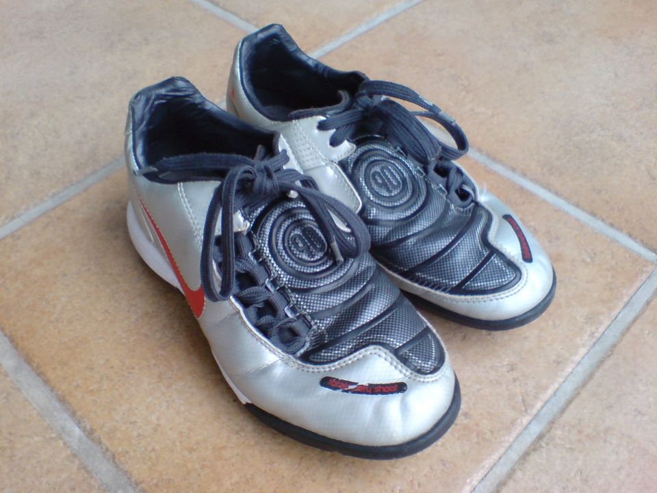 "NIKE - Fußball - Turnschuhe - Sneaker - Silber - Gr. 34" in Alzey