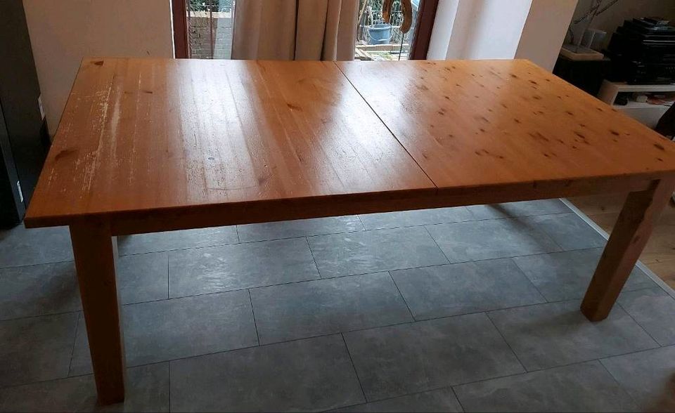 Holztisch von IKEA, Massivholz 210x110, (+ Ausziehfunktion ) in Oldenburg