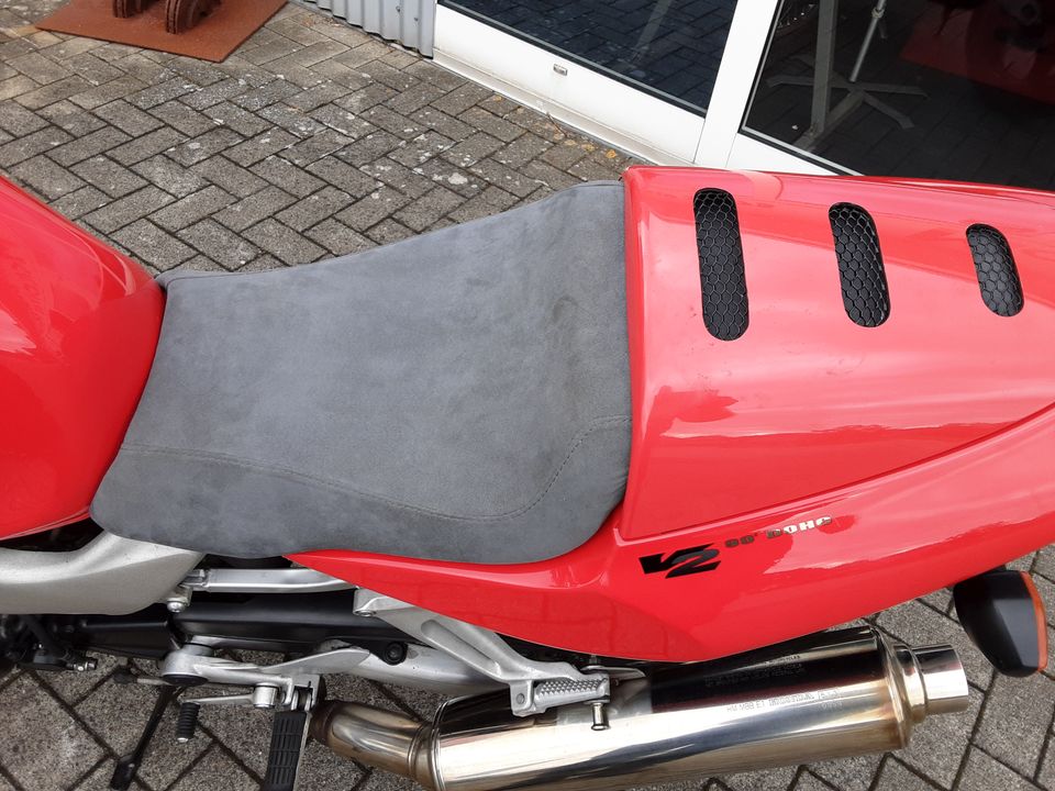 Honda VTR 1000 F in Horstedt bei Husum, Nordsee