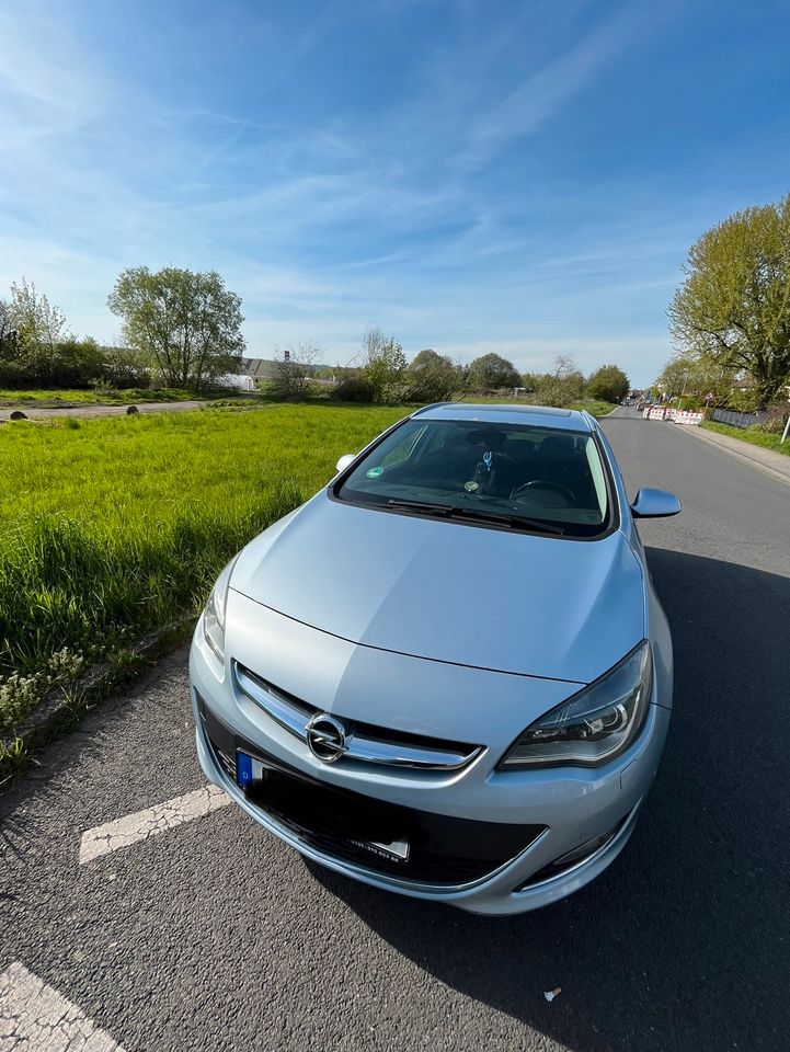 Opel Astra Sports Tourer TÜV bis 11/2025 in Göttingen