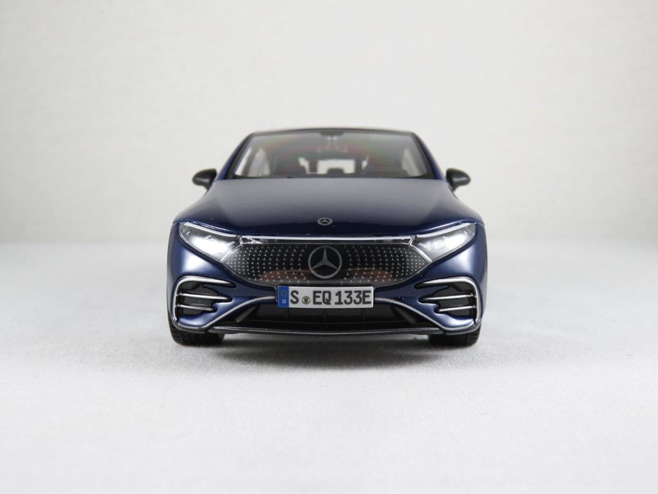 Maisto 32902 Mercedes-Benz EQS (2021) in dunkelblaumetallic 1:27 in Bad Abbach