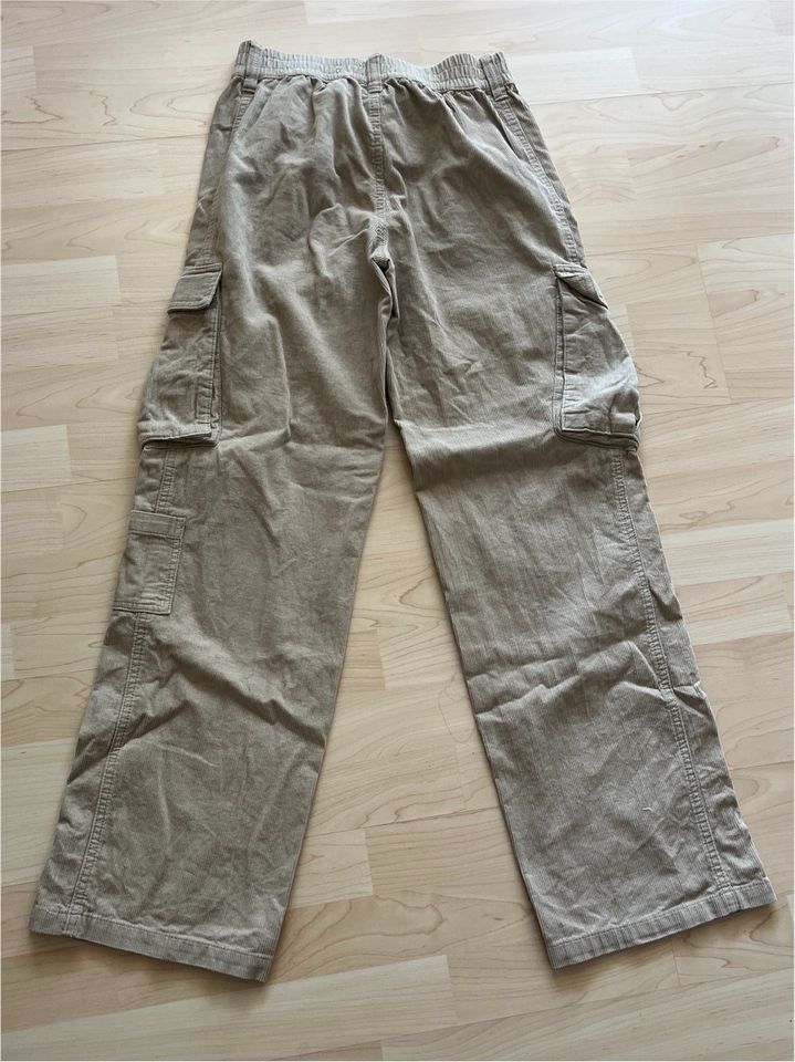 Cargo-Cordhose, 32 H&M in Kassel