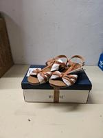 Neue Mustang Damen Sandalen Schuhe Schlappen Beige 37 Baden-Württemberg - Ihringen Vorschau