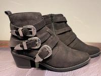 The Shoes Stiefelette Boots Schnallen Gothic Punk Cowboy 39 Sachsen - Chemnitz Vorschau