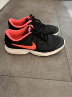 Turnschuhe Mädchen Nike Gr. 37,5 schwarz pink Sachsen - Nossen Vorschau