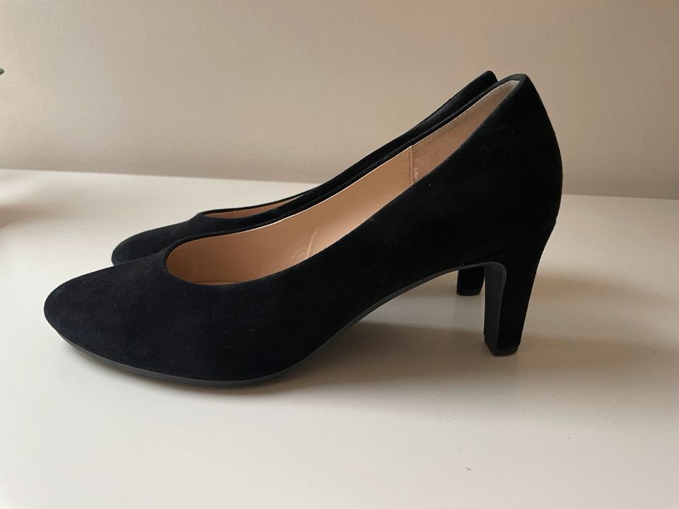 Elegante Velourpumps für festliche Anlässe in Mülheim (Ruhr)