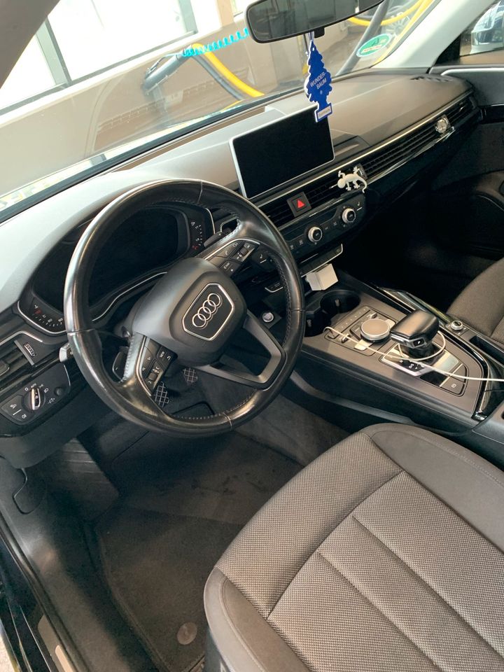 Audi A4 2.0 TDI, Virtuelles Cockpit, Limousine in Hainichen