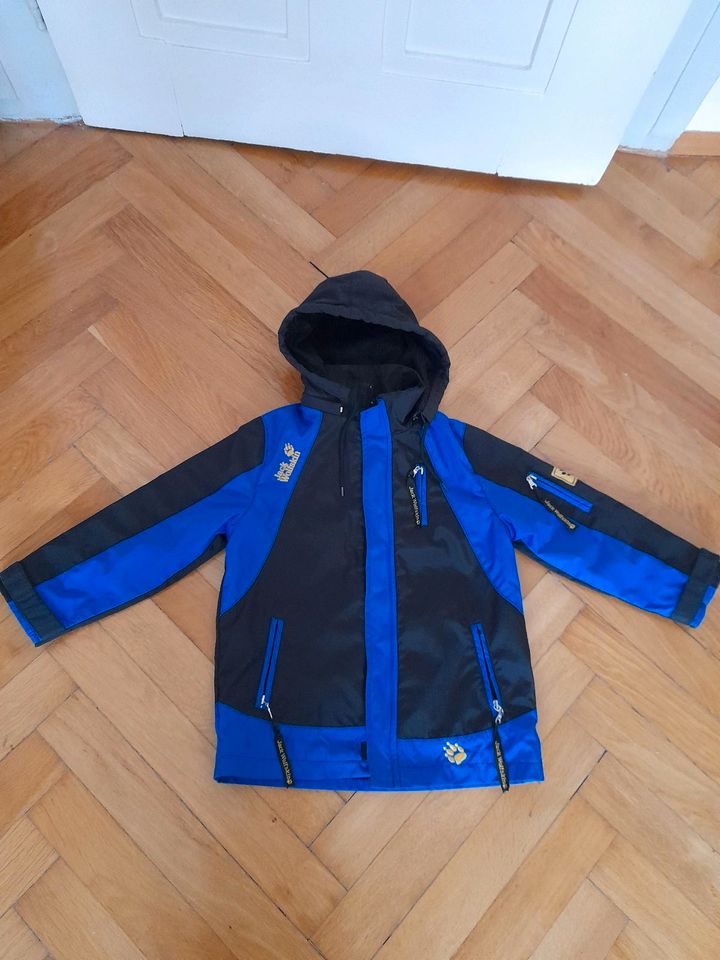 Neuwertig - Jack Wolfskin Frühlingsjacke Gr. 128 - 140 in Rastatt