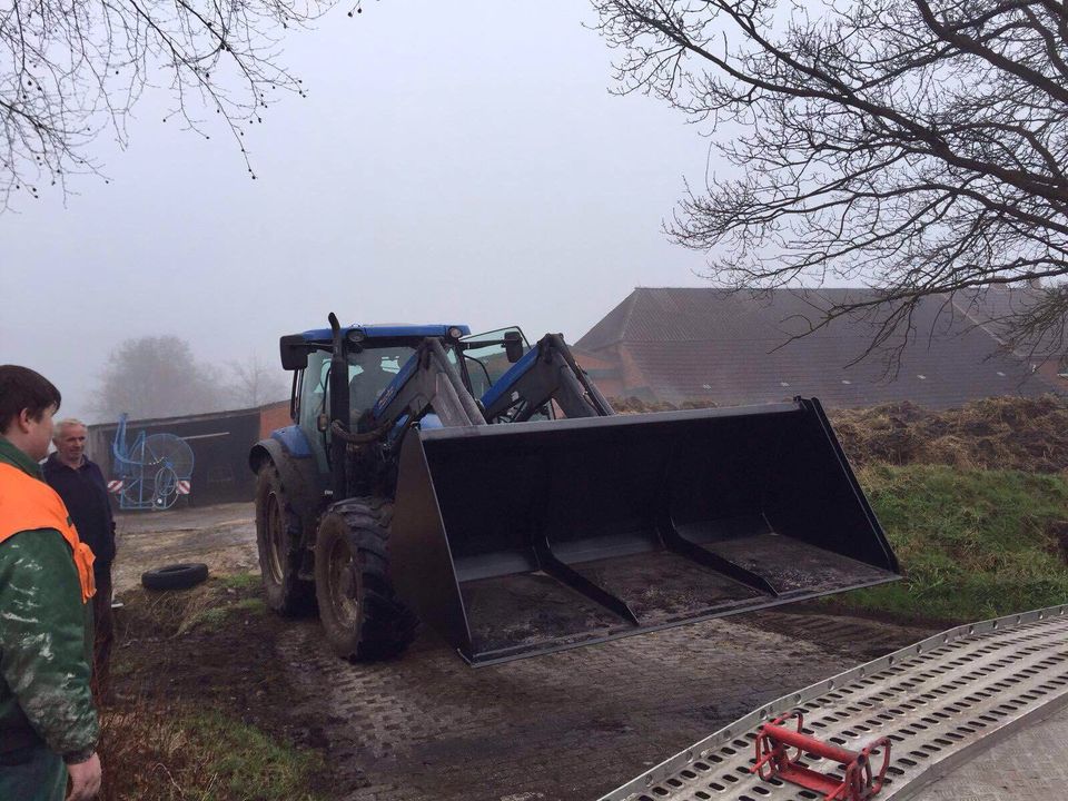 VOLUMENSCHAUFEL XXL 2.40m  - FÜR FRONTLADER, HOFLADER, RADLADER in Celle