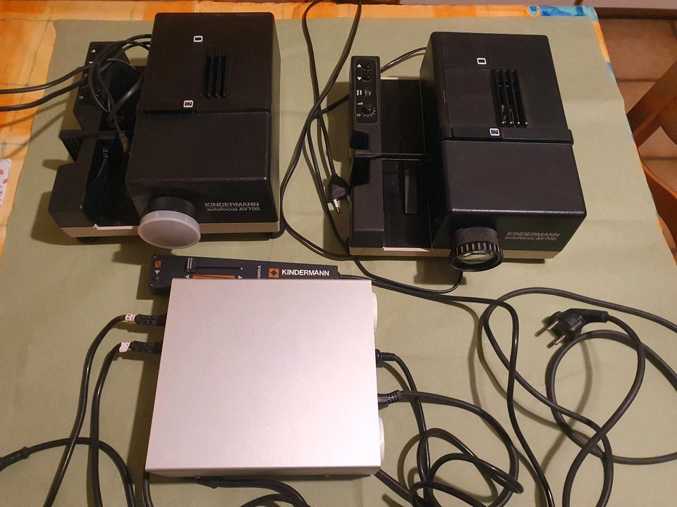 Kindermann 2x Dia-Projektoren, F101, AV700, Überblendung in Hochspeyer