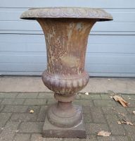 Klassische gusseisen vase blumentopf mit patina Nordrhein-Westfalen - Brüggen Vorschau