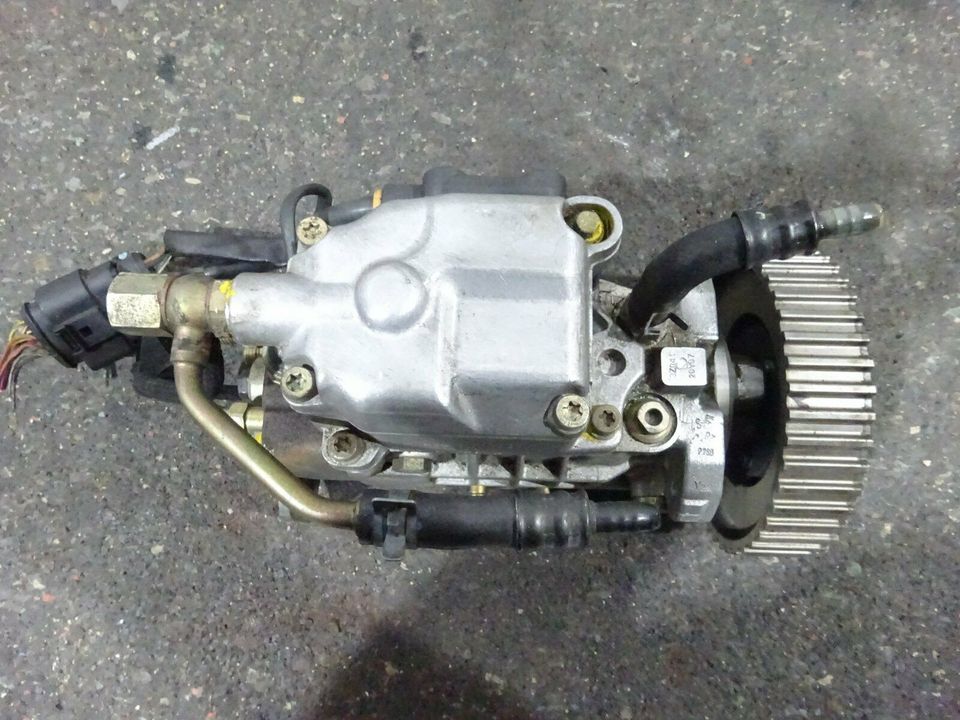 VW Audi Seat Skoda Einspritzpumpe Dieselpumpe Pumpe 038130107 B 0 in Bruchsal