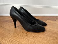 Originale CHANEL Schuhe 37 schwarz Leder Pumps 1400€ Hamburg-Nord - Hamburg Eppendorf Vorschau