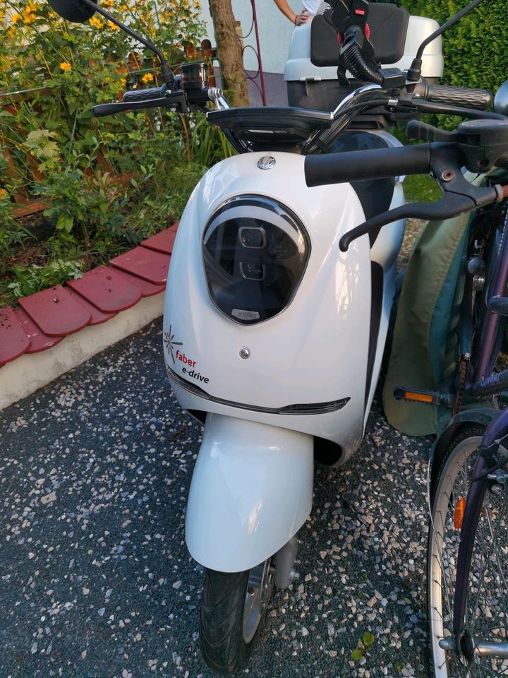 Elektronische Motorroller yadea in Teltow