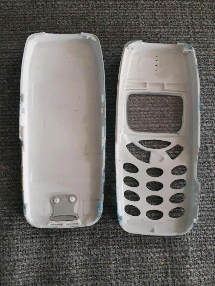 Altes Handy Nokia 3330 in Schweitenkirchen