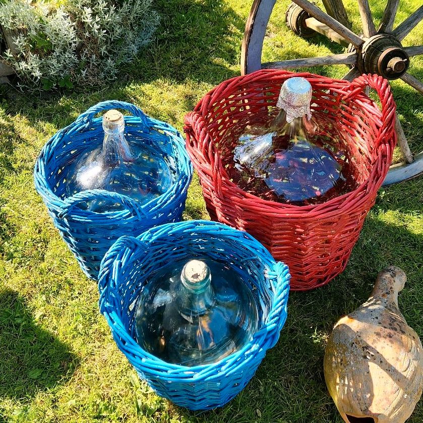 Weinballon mit Korb in Borchen