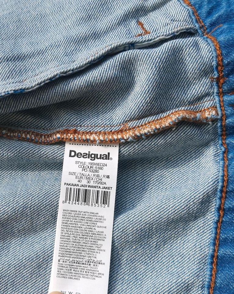 Desigual Jeansjacke in hellblau in große 40 in Hilden