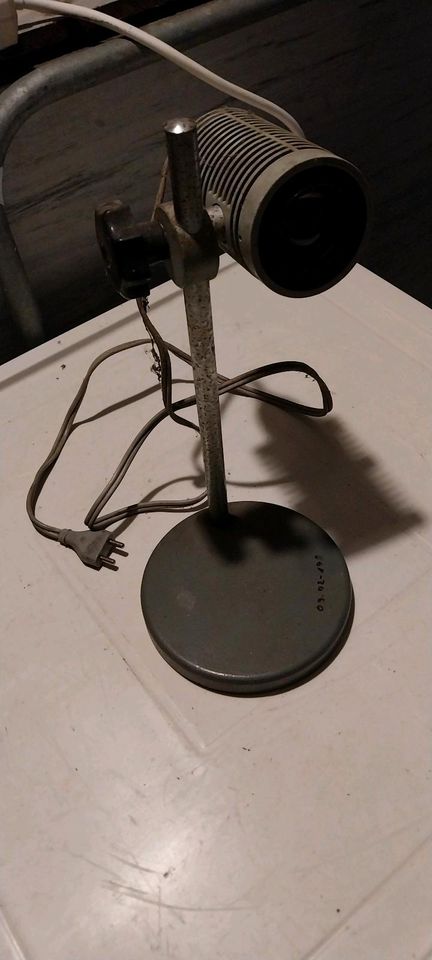 Nachttischlampe / Lampe mit 1Spot Metall ungetestet DDR Vintage in Kroppenstedt