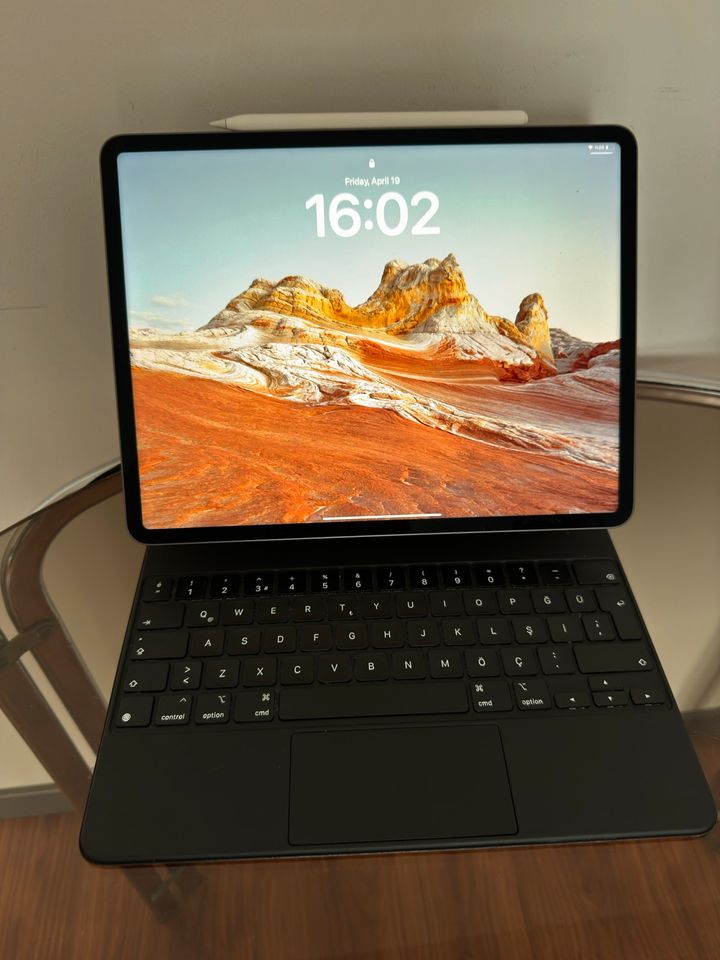 iPad Pro (12.9-inch) (5th generation) + Magic Keyboard in München