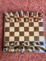 Schachspiel Figuren handgefertigt aus Holz, Hand bemalt Nordrhein-Westfalen - Herford Vorschau
