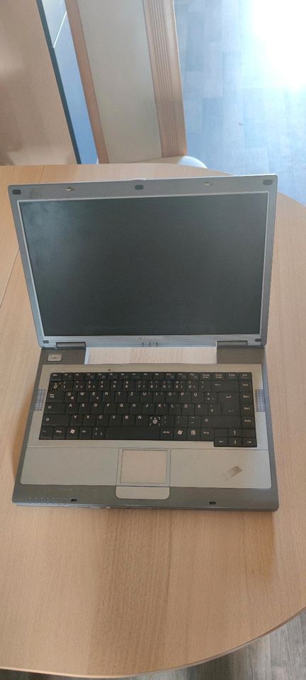 2 defekte Notebooks / Laptops (Asus und Medion) in Hesel
