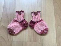 Selbstgestrickte Babysocken aus Wolle zur Geburt Baden-Württemberg - Warthausen Vorschau