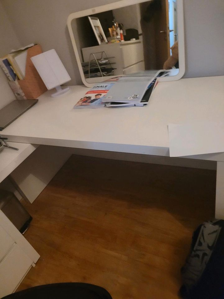 Schreibtisch/ Bürotisch/ Schminktisch in Grevenbroich