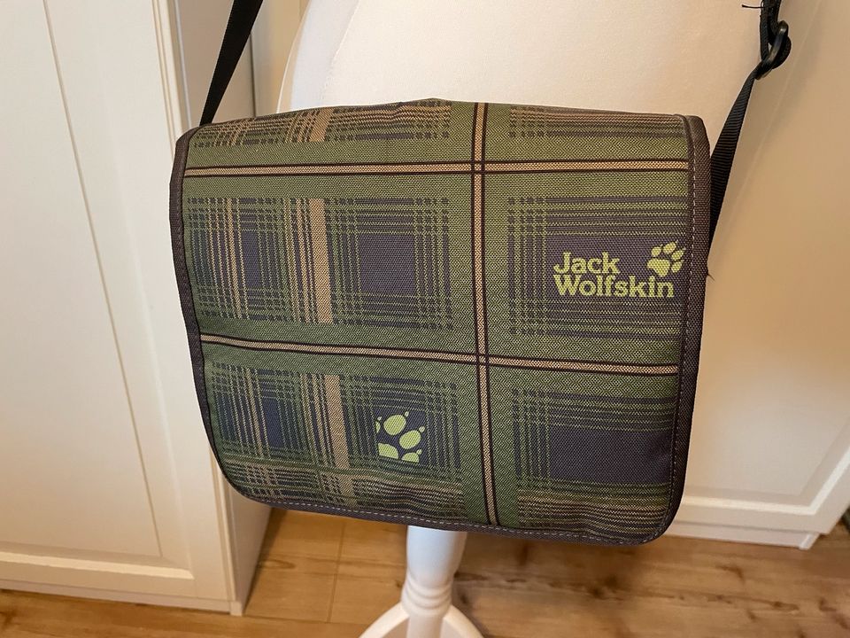 Jack Wolfskin Handtasche Umhängetasche grün/braun in Wentorf