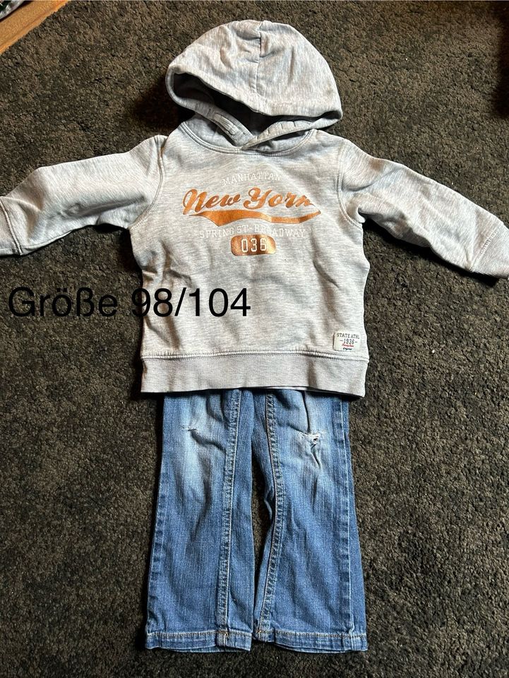 Outfit Jeans und Pullover Größe 98/104 in Kirchlinteln