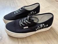Vans Authentic bestickt Blümchen Niedersachsen - Wilhelmshaven Vorschau