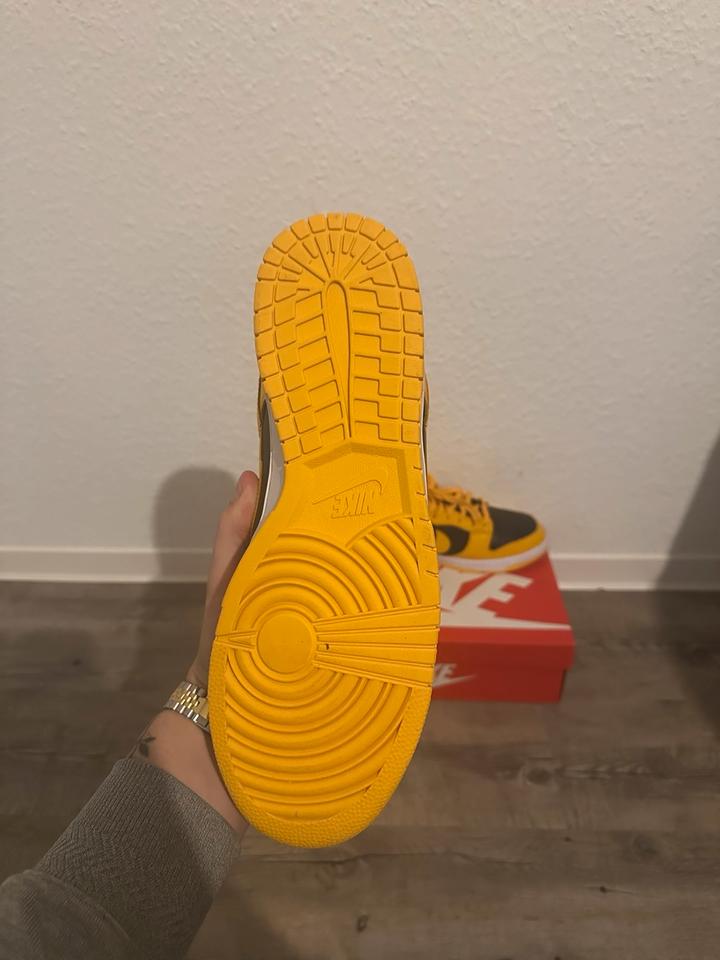 Nike Dunk Low Retro (DD1391) US12 championship goldenrow in Berlin