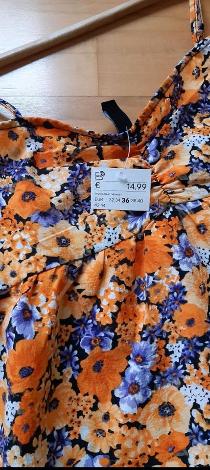 Kleid Sommerkleid Gr.S von H&M Neu mit Blumen in St. Ingbert